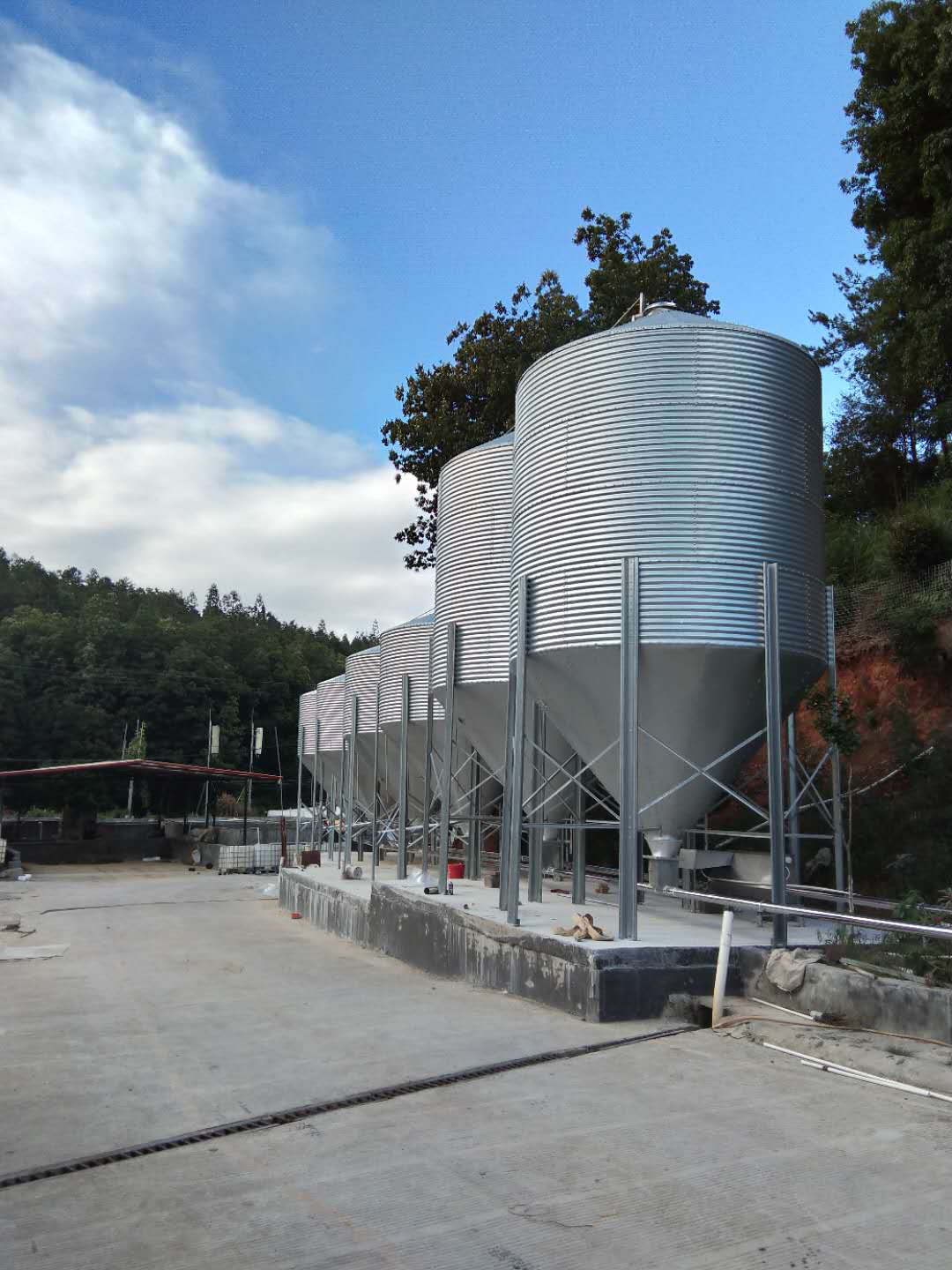 養(yǎng)豬喂料系統(tǒng)--鍍鋅料塔